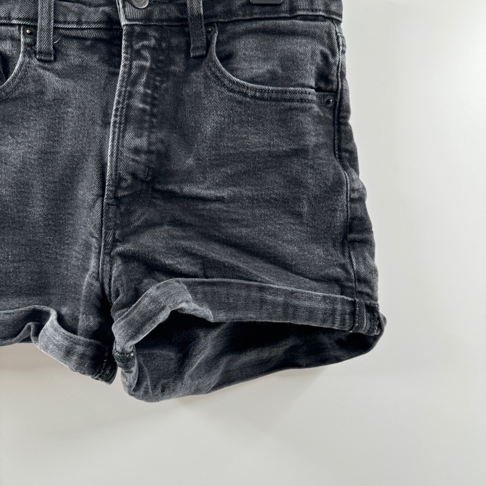 Old Navy Black Wash High-Waisted Jean Shorts – Size 8 - Picture 3 of 7